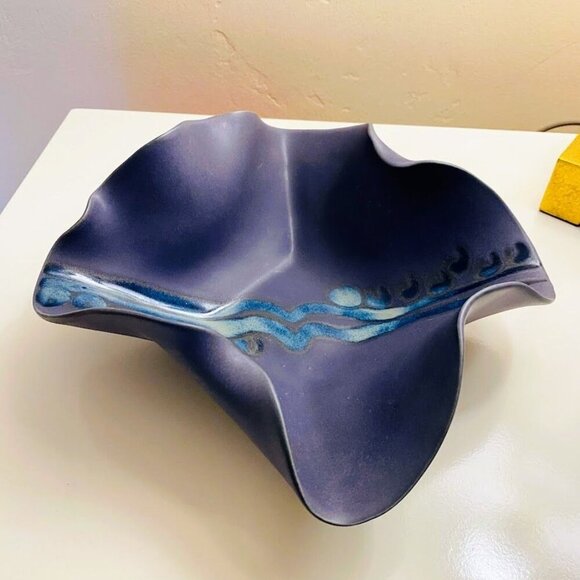 Hilborn Pottery Canada Pinched Periwinkle Art Pottery Decorative Bowl - Picture 3 of 8